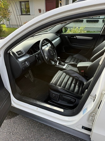 Volkswagen Passat Alltrack 4 of 7