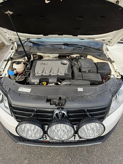 Volkswagen Passat Alltrack 3 of 7