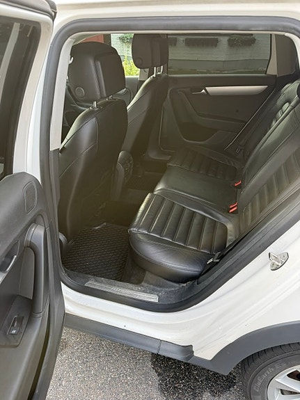 Volkswagen Passat Alltrack 5 of 7