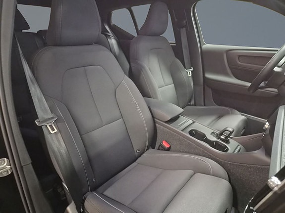 Volvo EX40 7 of 11