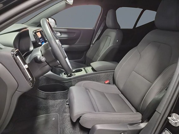 Volvo EX40 6 of 11