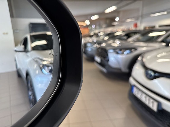 Toyota C-HR 12 of 15