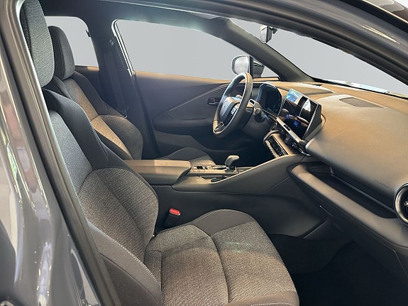 Toyota C-HR 7 of 15