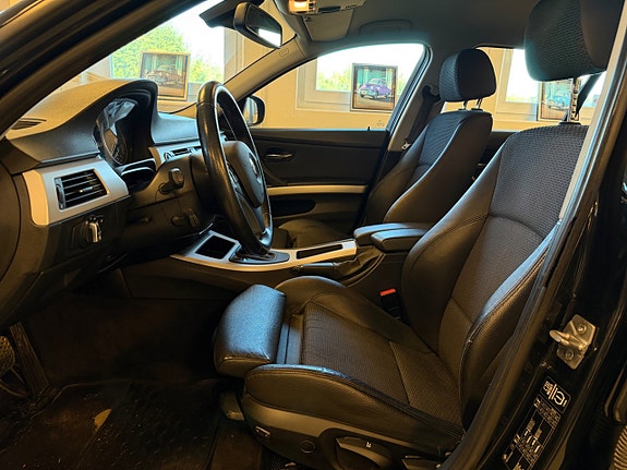 BMW 320d 15 of 30