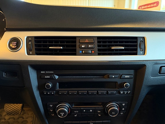 BMW 320d 26 of 30