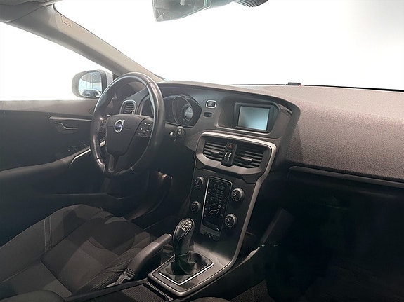 Volvo V40 11 of 15