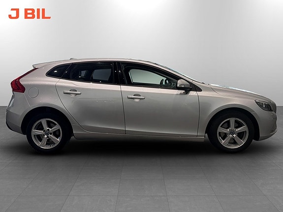 Volvo V40 13 of 15