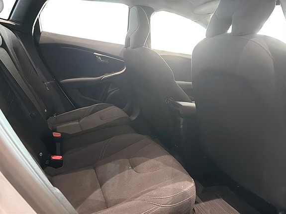 Volvo V40 12 of 15
