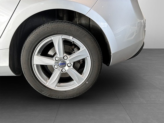 Volvo V40 14 of 15