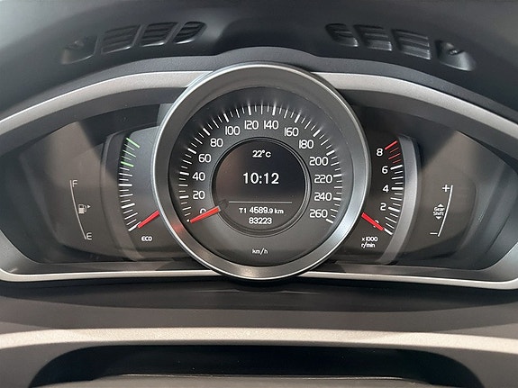 Volvo V40 8 of 15
