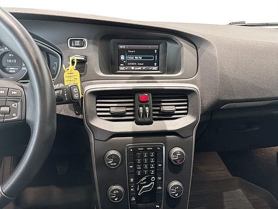 Volvo V40 9 of 15