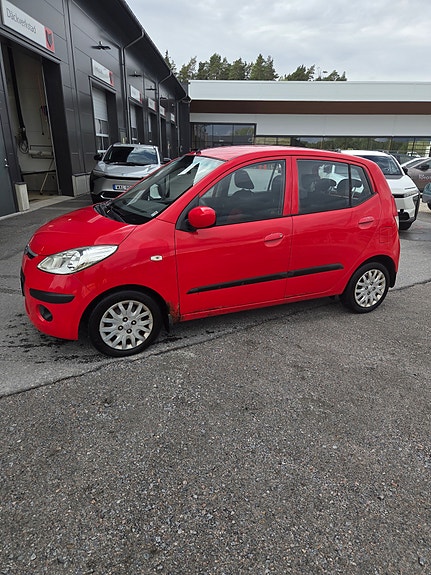 Hyundai i10 2 of 4