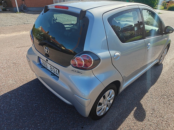 Toyota Aygo 3 of 6