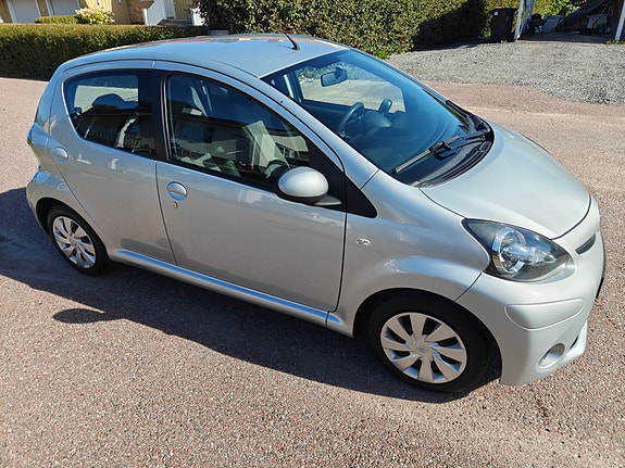 Toyota Aygo 2 of 6