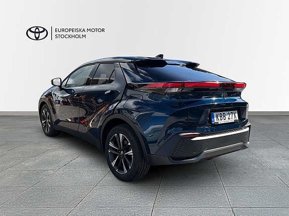 Toyota C-HR 3 of 16