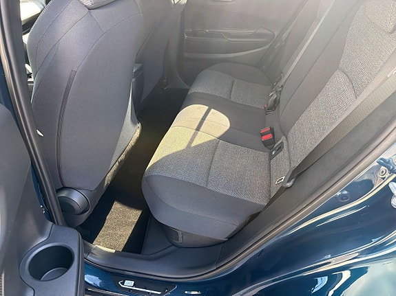 Toyota C-HR 8 of 16