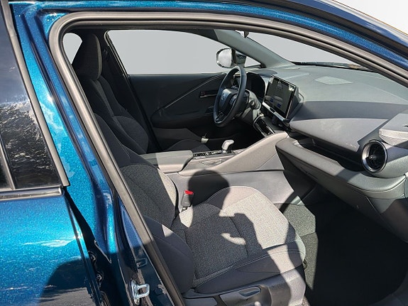 Toyota C-HR 7 of 16