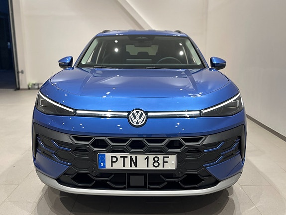 Volkswagen T-Roc 2 of 30