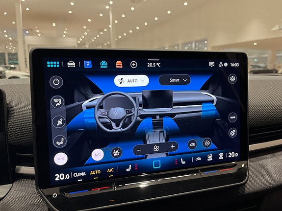 Volkswagen T-Roc 28 of 30