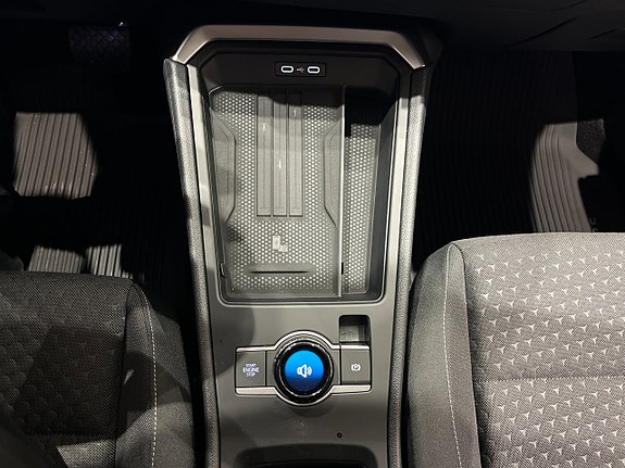 Volkswagen T-Roc 12 of 30