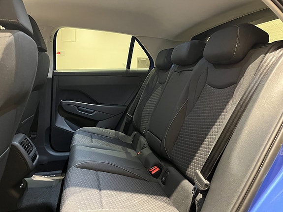 Volkswagen T-Roc 8 of 30