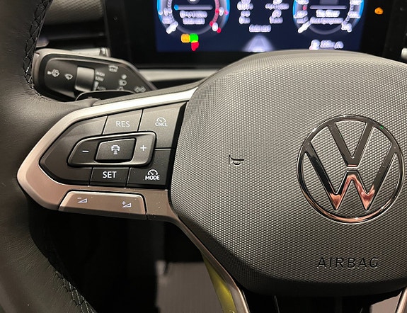 Volkswagen T-Roc 19 of 30