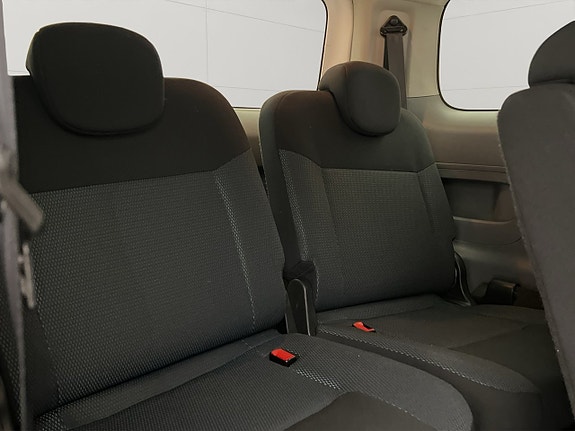 Nissan NV200 23 of 30