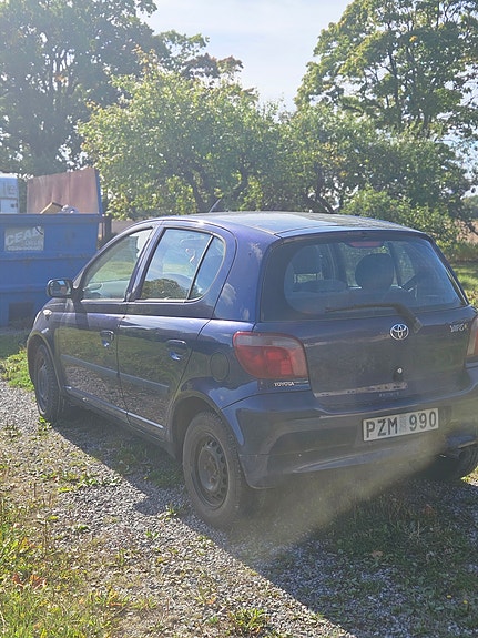 Toyota Yaris 3 of 4