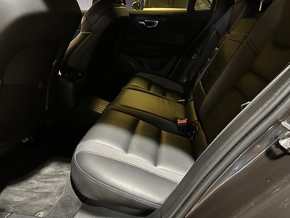 Volvo V60 3 of 17