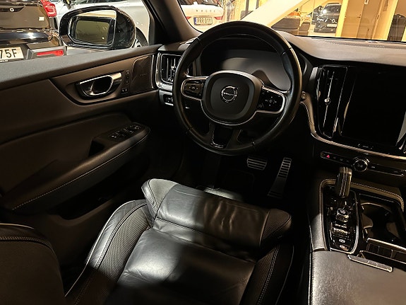 Volvo V60 4 of 17