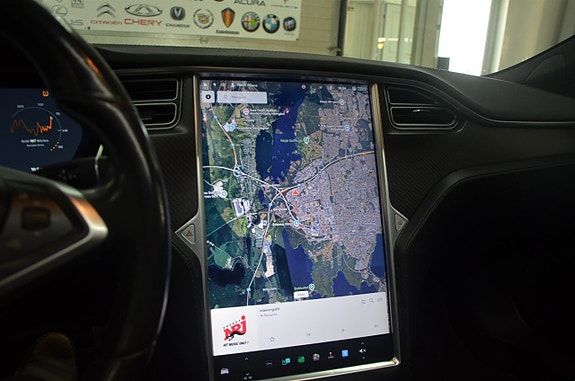 Tesla Model S 10 of 19