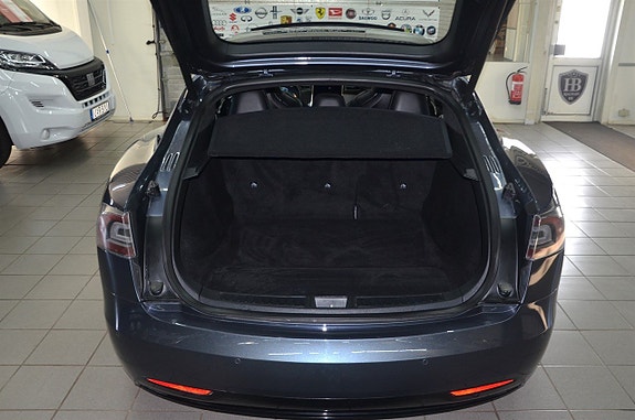 Tesla Model S 16 of 19