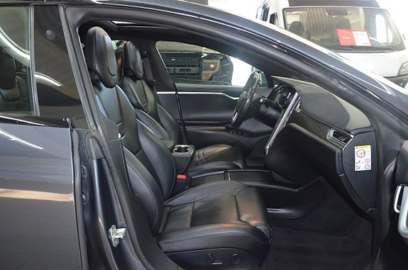 Tesla Model S 7 of 19
