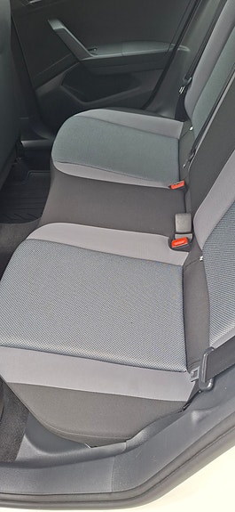 Seat Arona 3 of 8