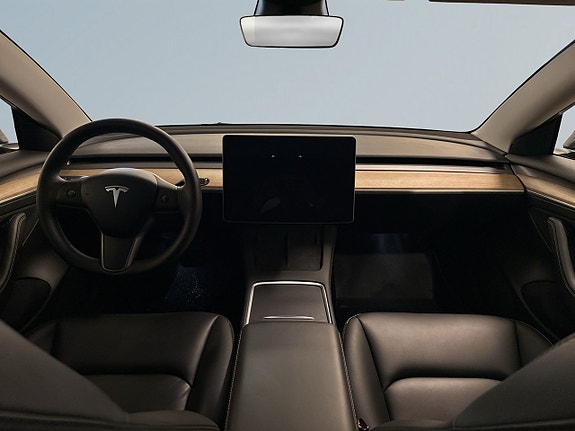 Tesla Model 3 8 of 22