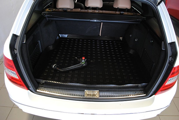 Mercedes-Benz C180 7 of 8