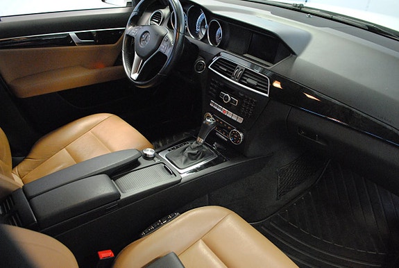 Mercedes-Benz C180 5 of 8
