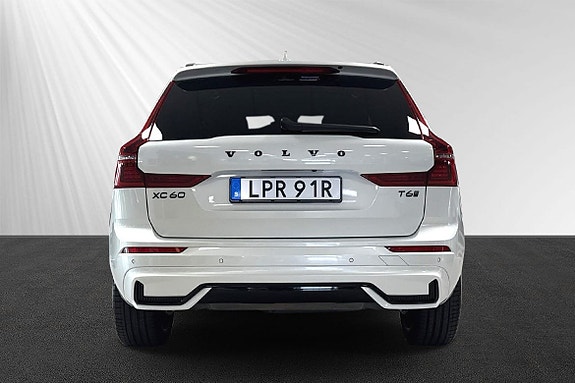 Volvo XC60 2 of 12