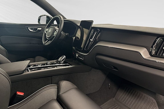 Volvo XC60 6 of 12