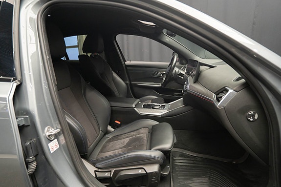 BMW 330e 18 of 25