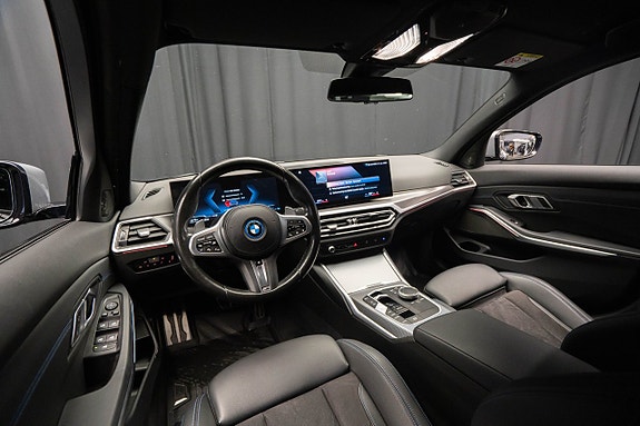 BMW 330e 11 of 25