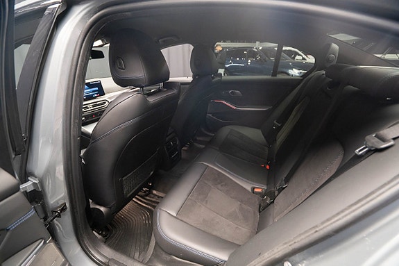 BMW 330e 19 of 25