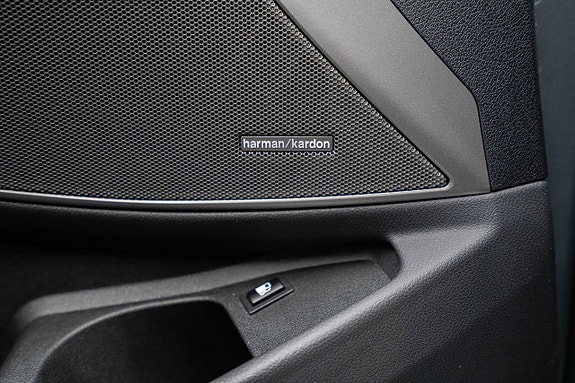 BMW 330e 13 of 25