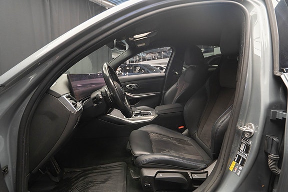 BMW 330e 17 of 25