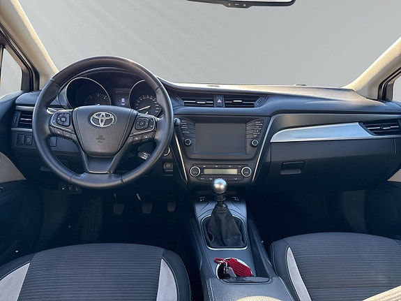 Toyota Avensis 16 of 24