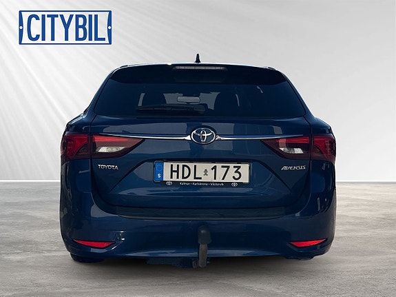 Toyota Avensis 11 of 24