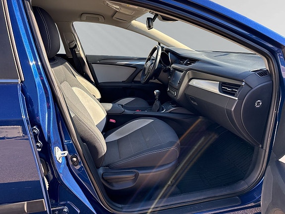 Toyota Avensis 9 of 24