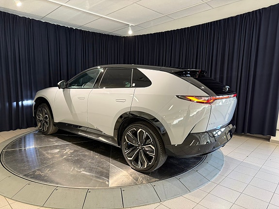 Mazda CX-6e 4 of 15