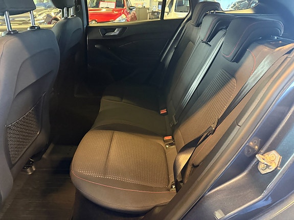 Ford Focus 7 of 17
