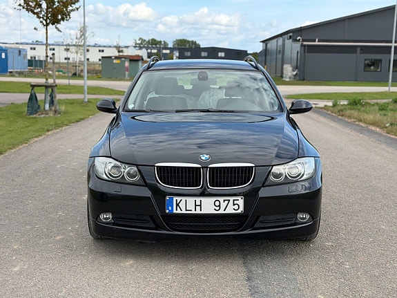 BMW 320d 2 of 15